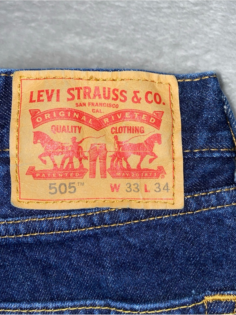 Levi's 505 Regular Fit Jeans Men’s 33X34‎ Dark Wash Indigo Straight Leg - Picture 2 of 9